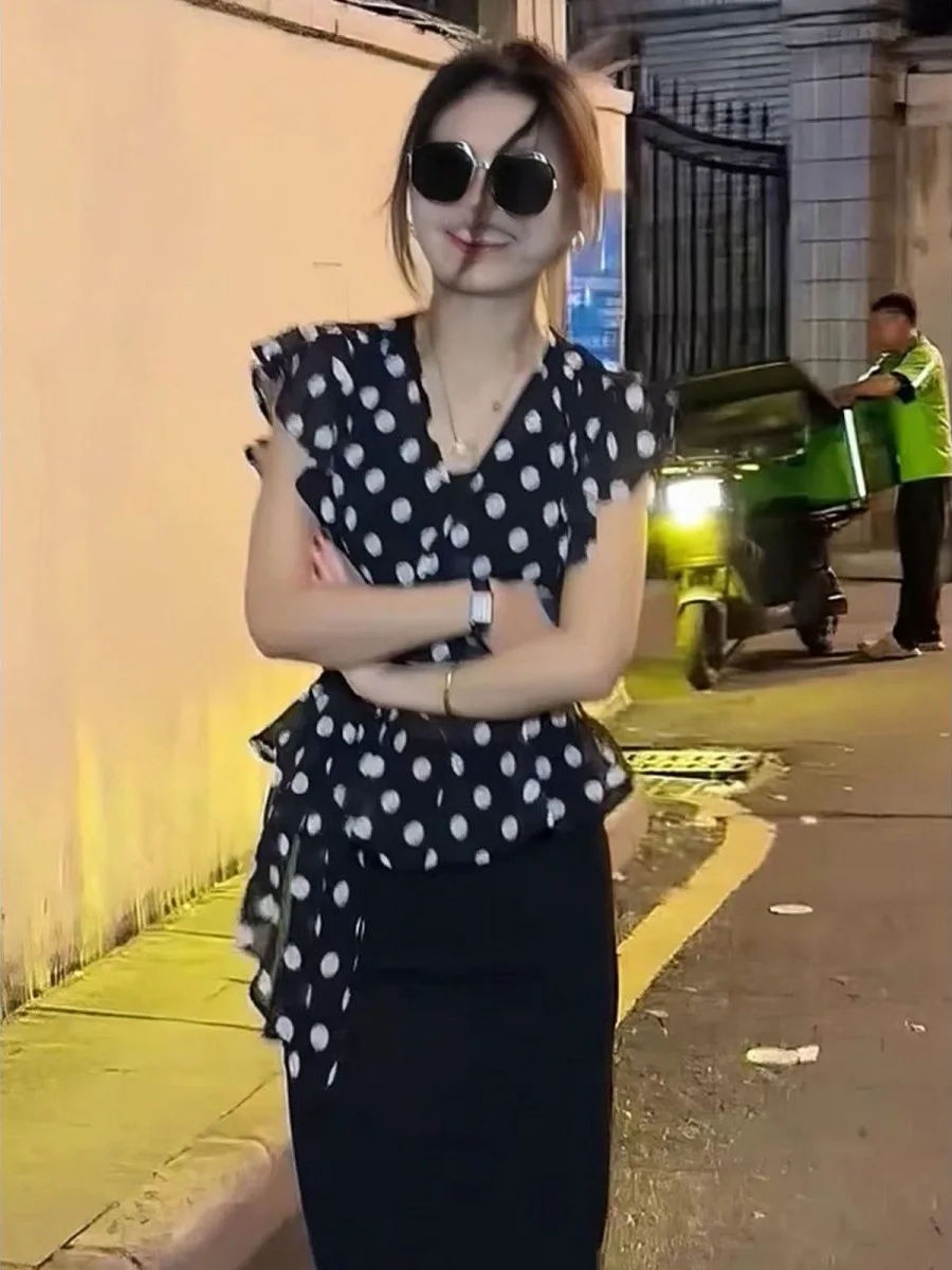 

Hebe Black Polka Dot Sleeveless Belted Shirt Slimming Top Summer New Arrival Commute Style V-Neck Short Sleeve Women's Blouse