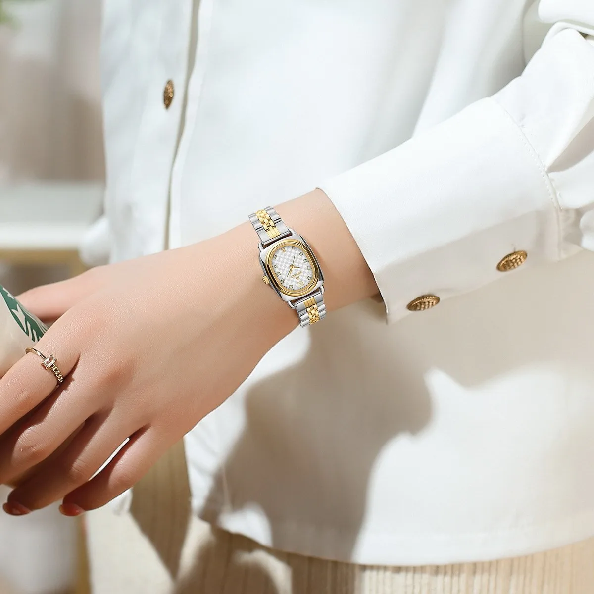 럭셔리 스퀘어 절묘한 인터넷 연예인 숙녀 시계 여자 친구 생일 선물을위한 방수 석영 시계 시계