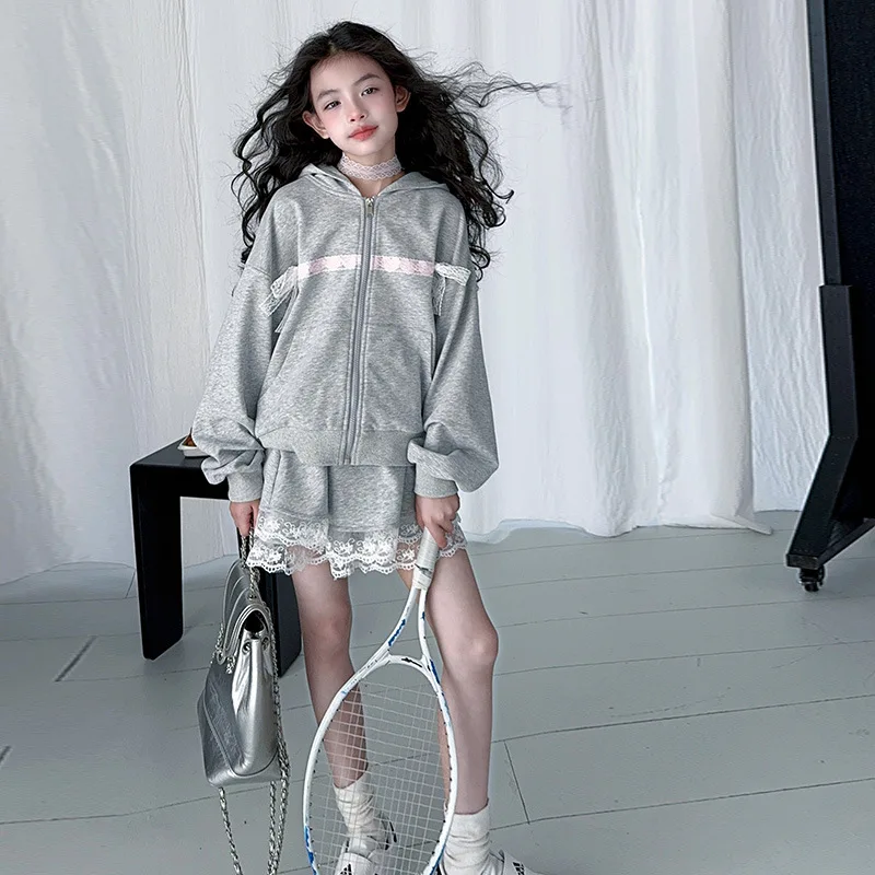 

Комплект для девочек, весна-осень 2021, новый корейский спортивный короткий топ, кружевная толстовка с капюшоном, юбка-тортик, модный комплект из двух предметов