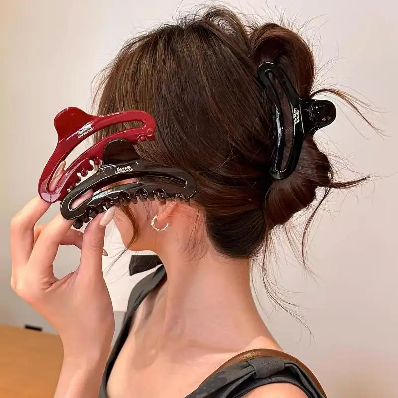 【K】French Acetate Letter Gold Label Hollow Shark Clamp Women's Hair Accessories Elegance Hair Clip Stylish Hair Accessories view 2