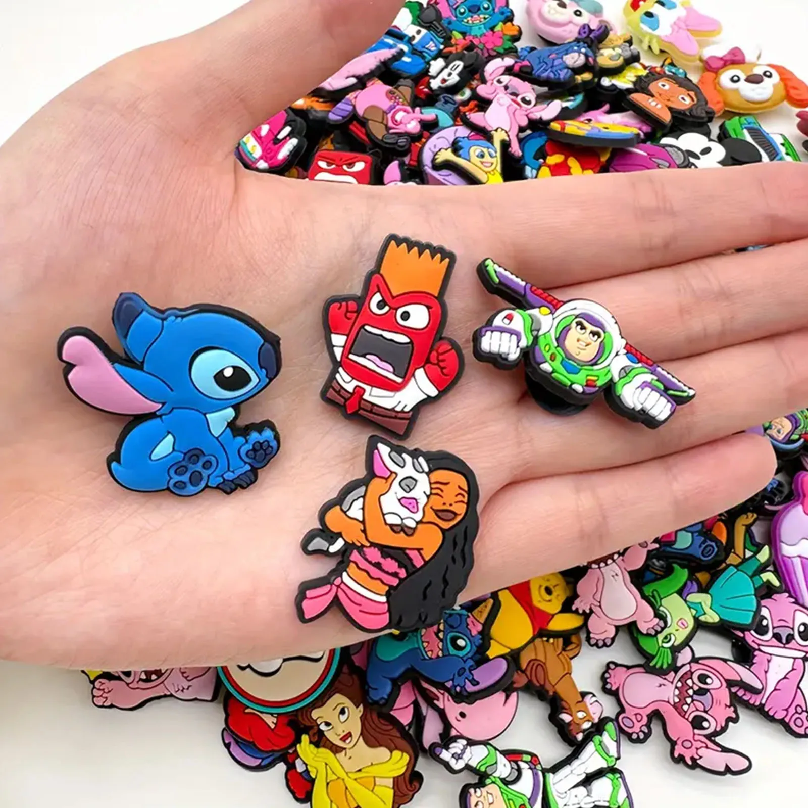 Random 10-100Pcs MINISO Disney Series Shoe Charms For Key Chain Sandals Beach Bags, DIY Shoe Decorations Accessories Shoes Pins