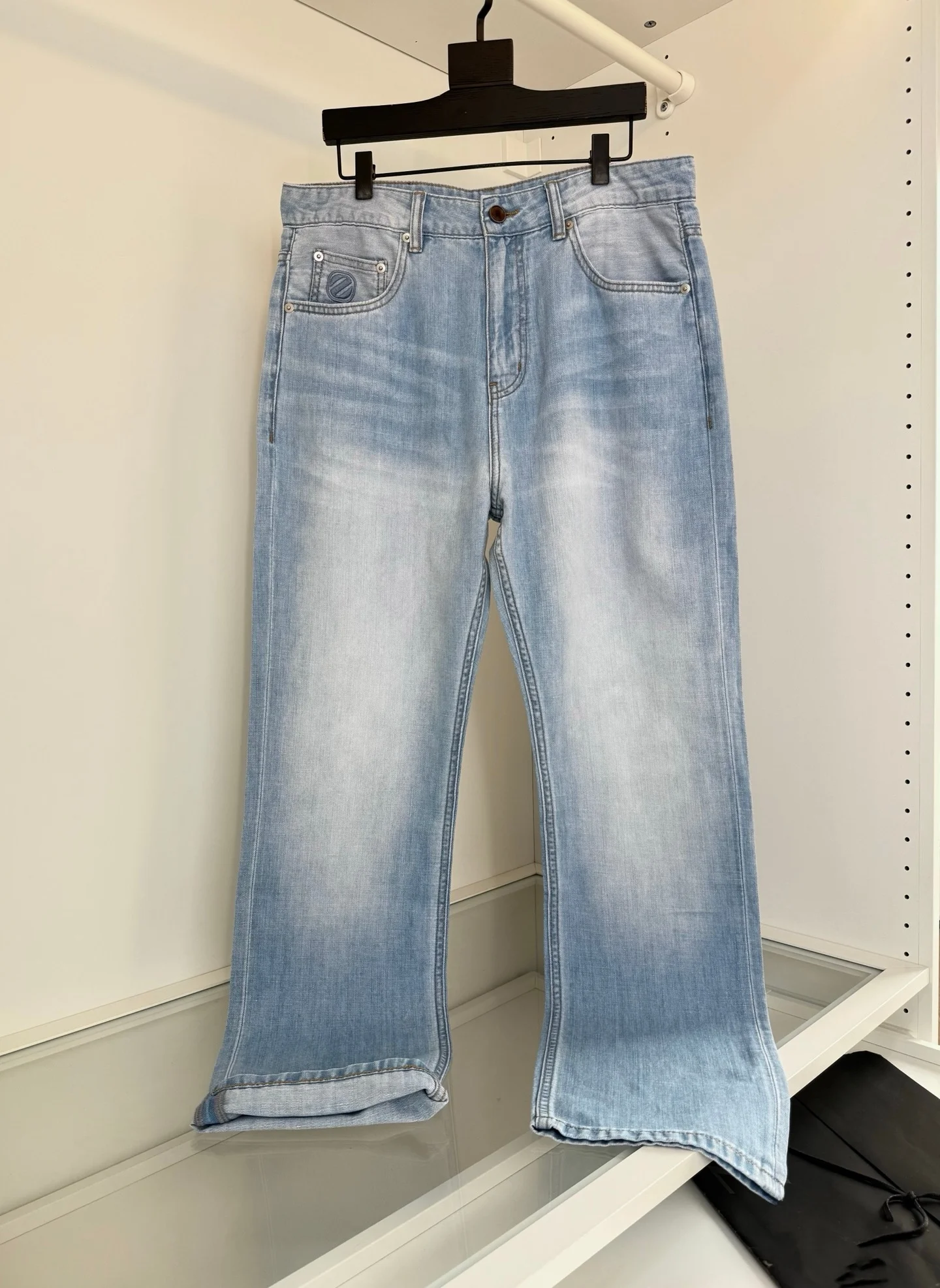 

Italian Style Men's Slim Fit Straight Leg Denim Jeans Fashion Embroidery Badges Washed Effect Summer New Arrival