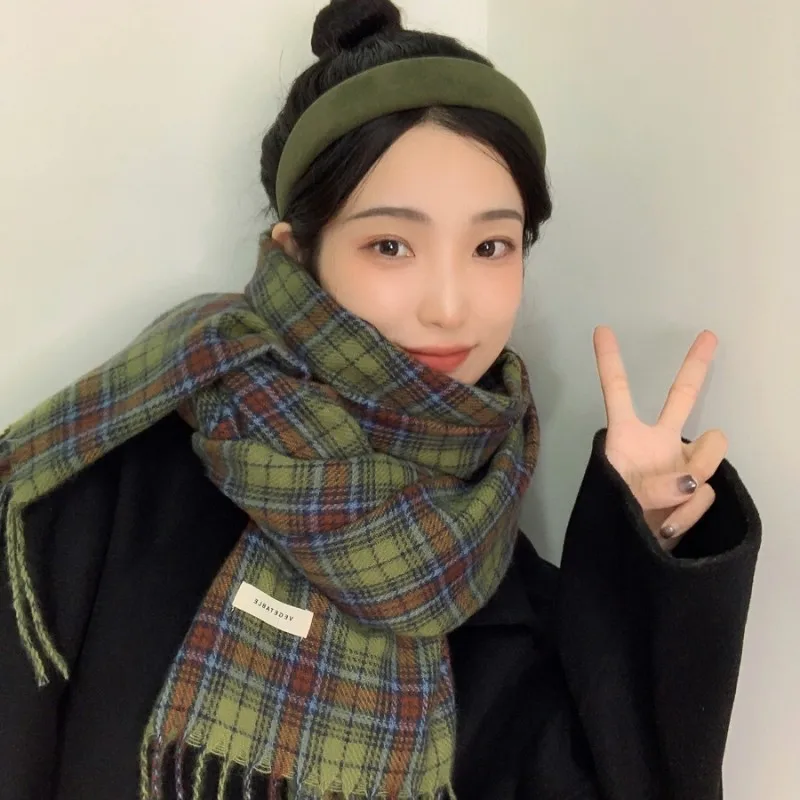 

Retro green plaid scarf women's autumn and winter versatile personality advanced sense warm shawl scarf Korean new