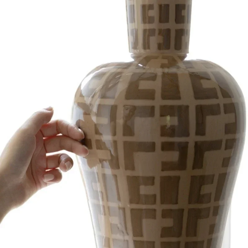Hand painted underglaze retro seed turmeric porcelain vase