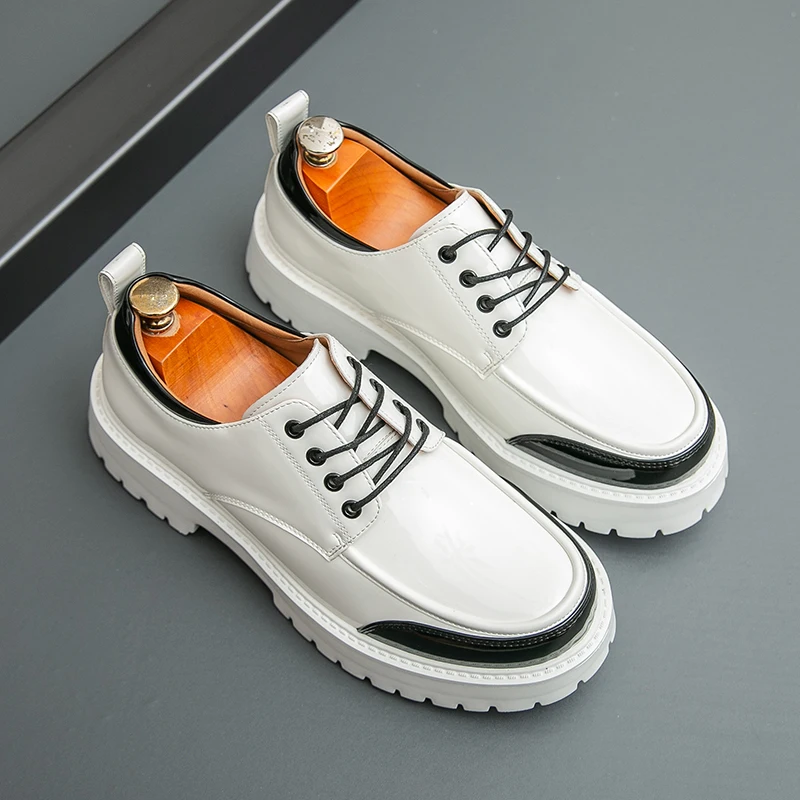 الرجال الصيف جديد جولة تو سطح مشرق أحذية من الجلد الزفاف رفقاء أحذية الأعمال الرسمية النمط البريطاني الانزلاق على المتسكعون