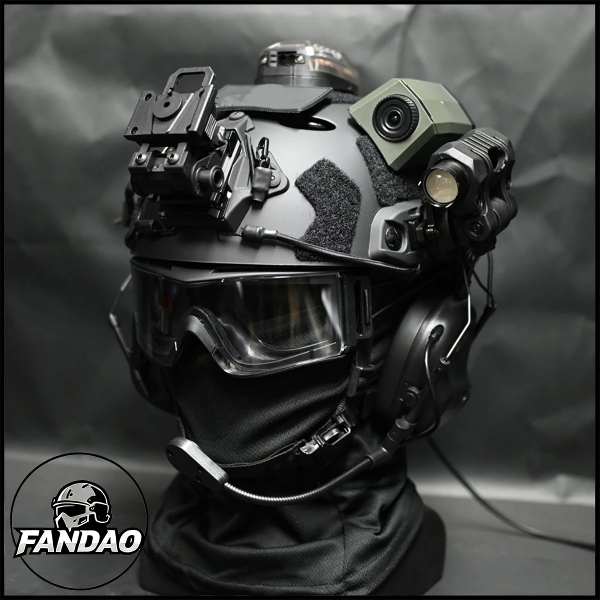 Tactical Helmet Set with Flashlight Signal Light Goggles CS Game Airsoft Shooting Protective Gear for Outdoor Hunting Cosplay