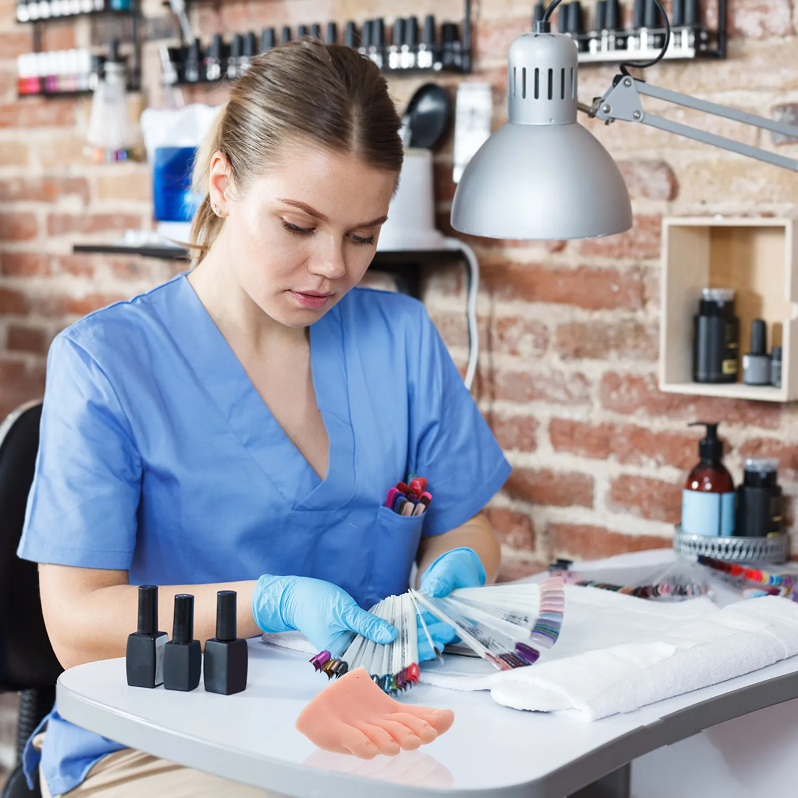 

Flexible Silicone Foot for Nail Practice Reusable Manicure Training Tool Realistic Design for Acrylic Tips and Polish