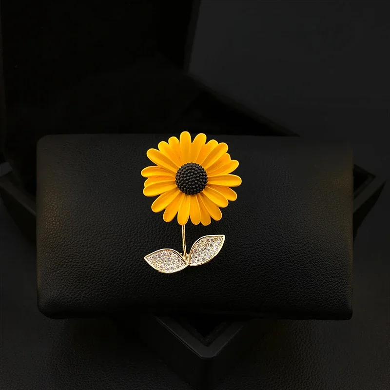 

Trendy Sunflower Brooch Exquisite Rhinestone Leaf Lapel Pins for Women Clothing Suit Badges Jewelry Accessories Gifts 5160