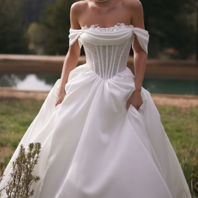 

Satin White Ball Gown Royal Wedding Dresses applique Crystal Long tail A-line Skirt Made Robe De Customized