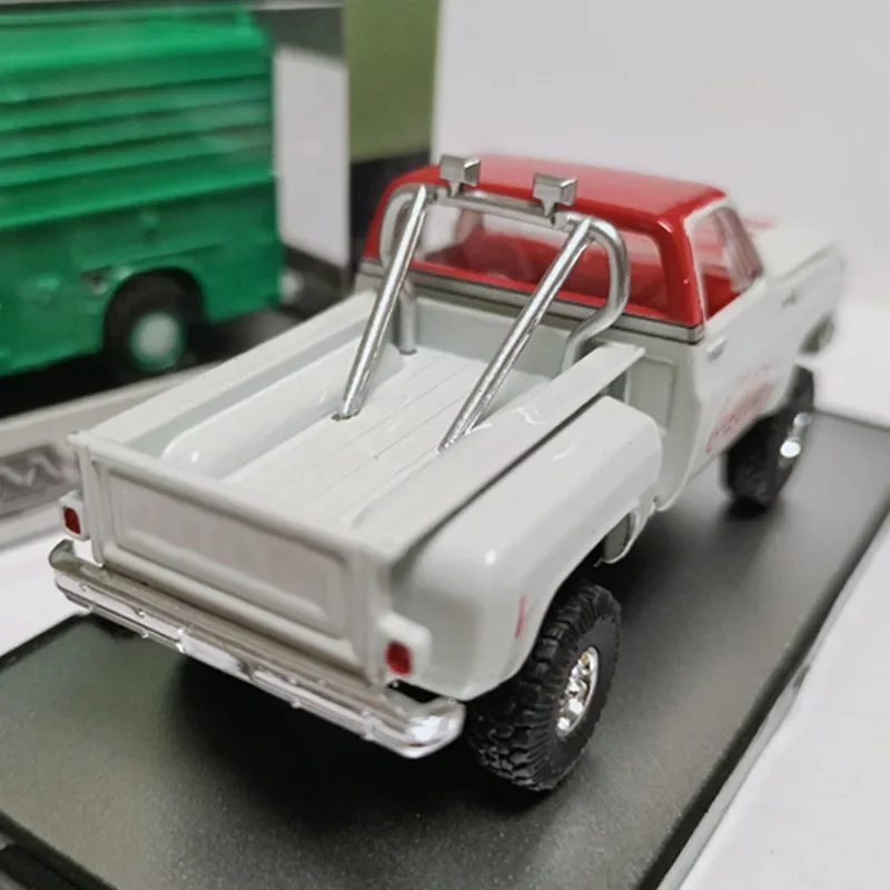 M2 1:64 Scale Diecast Alloy Scottsdale Off-road Pickup Truck Toy Cars Model Cola Coating Classics Adult Souvenir Collection Gift