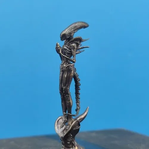 Brass Alien Xenomorph Statue - Handcrafted Copper Sci-Fi Creature Sculpture