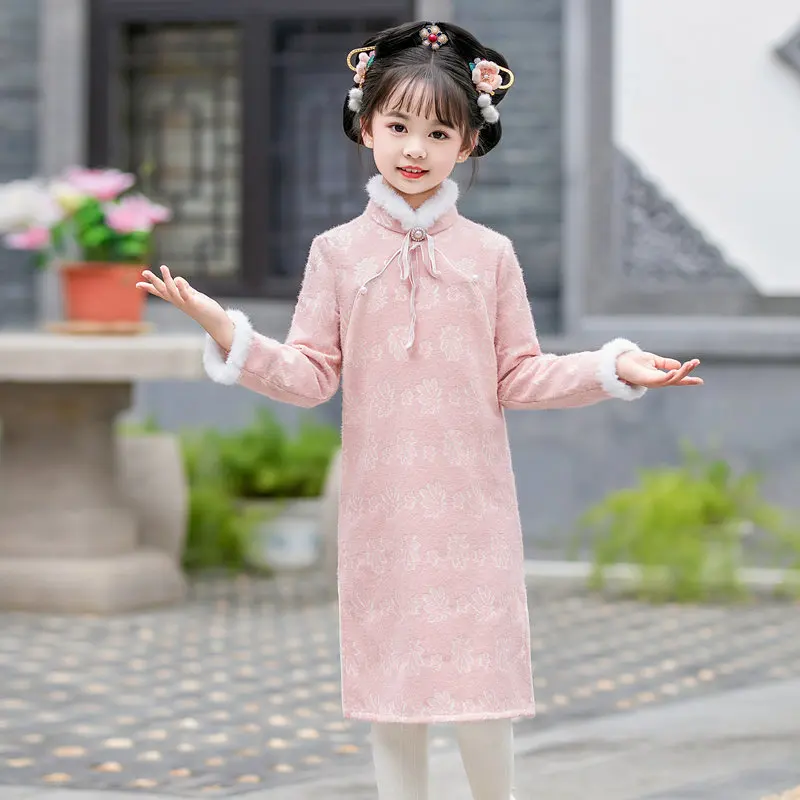 

Winter Girls Pink Qipao White Fleece Hem Decor Mandarin Collar Design Cheongsam Oriental Princess Attire Han-style Clothing Look