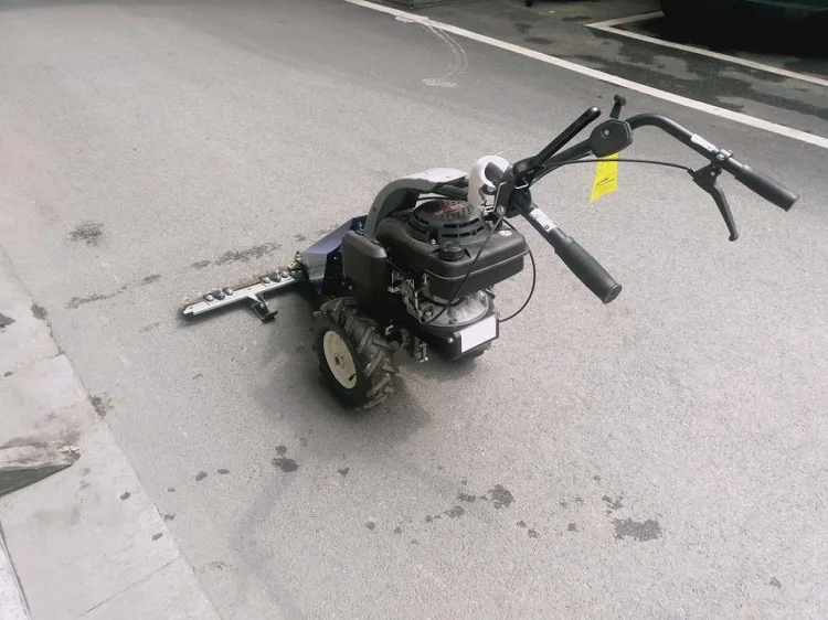 Easy To Operate 4 Stroke Motor Sickle Bar Mower Gasoline Push Type Walk Behind