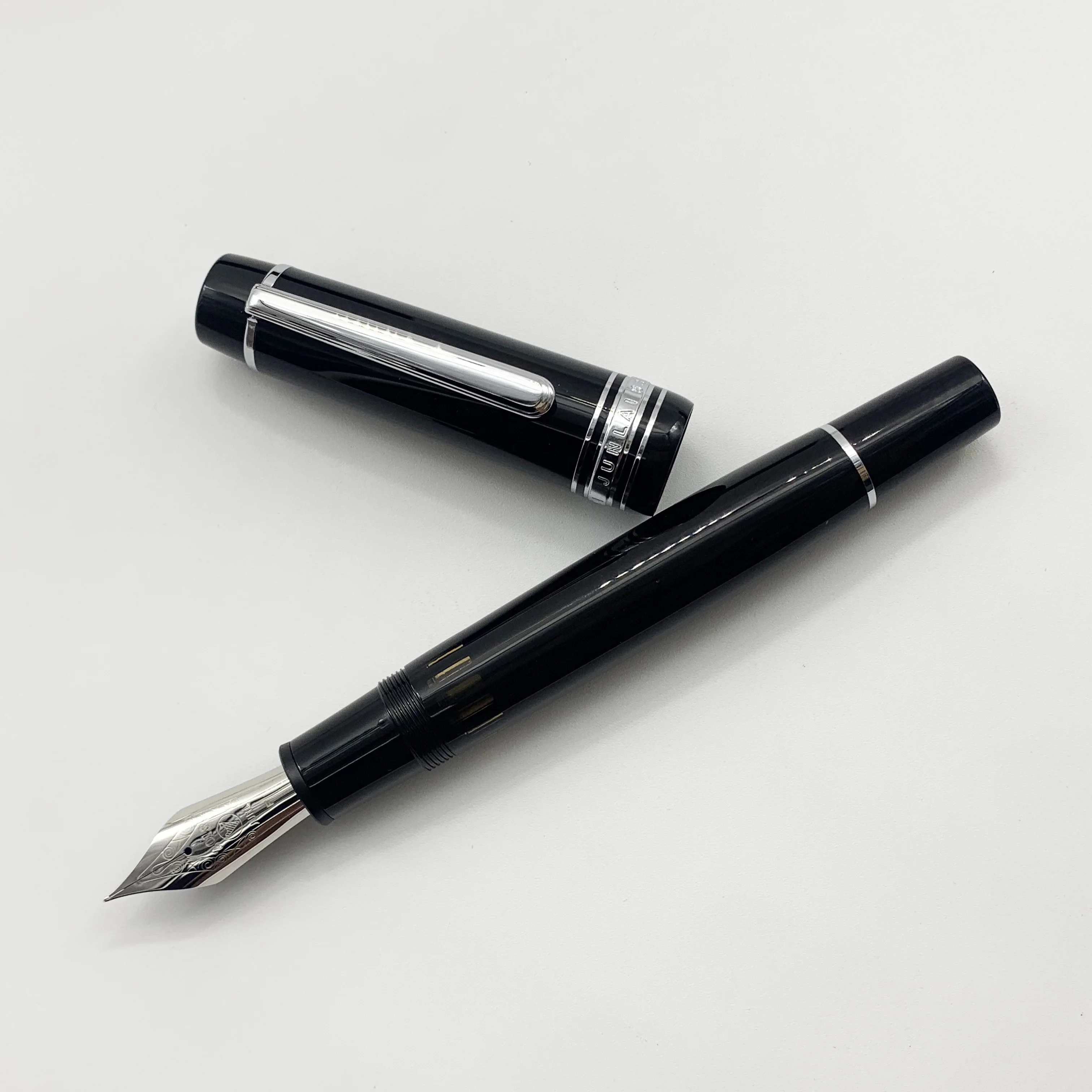 

WingSung Smooth Large 930 Resin Piston Fountain Pen N0.9 Iraurita F/M/B Nib Gold/Silver Clip Business Student Writing Gift Pens