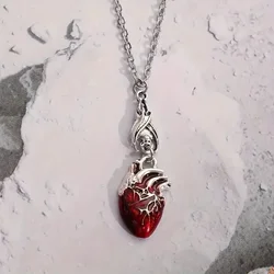 Gothic Vampire Bat Bloody Heart Pendant Necklace Fashionable Pagan Witch Jewelry Anatomy Heart Halloween Accessories Gift