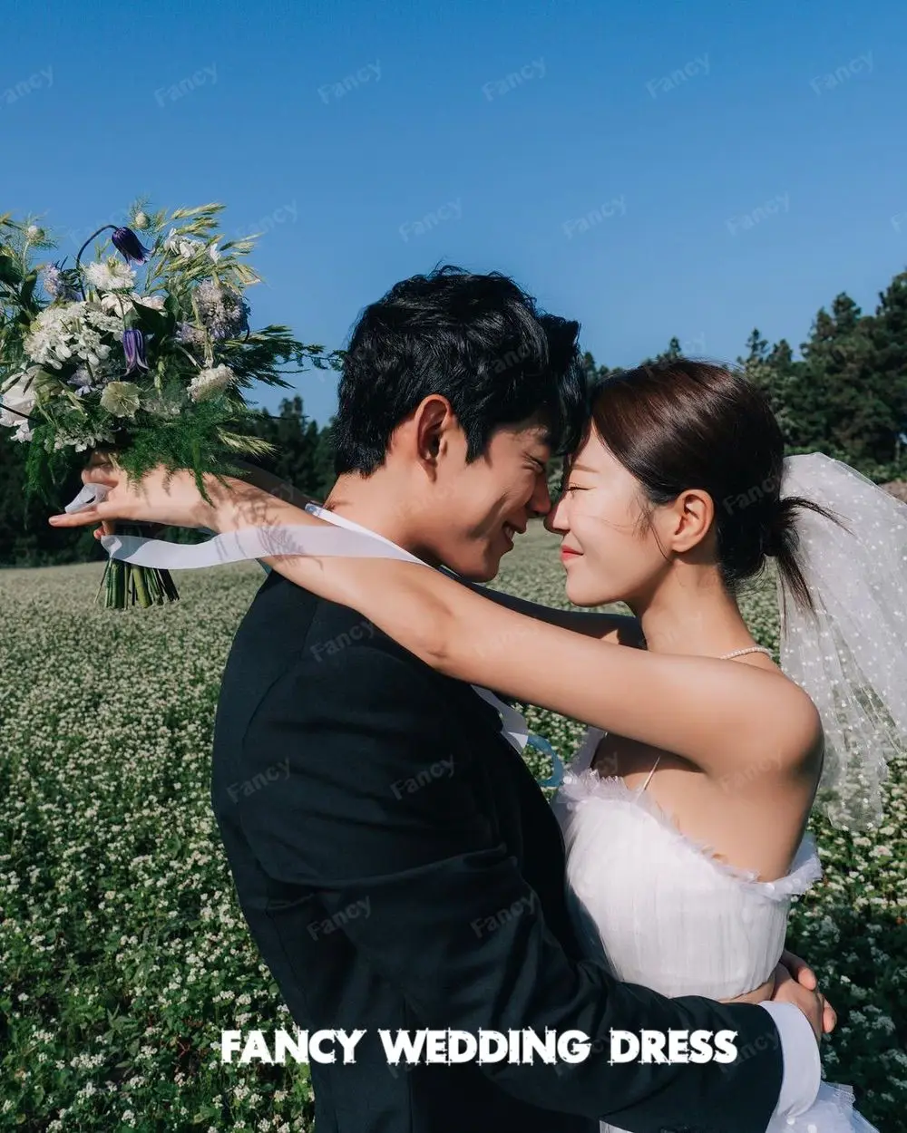 Elegante vestido de casamento Halter, um vestido nupcial linha, sem mangas, até o chão, Custom Made, Jardim Fotografia