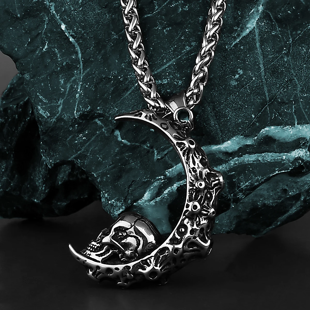 Fashion High Quality Moon Skull Pendant Necklace Men's Gothic Personality 316L Stainless Steel Necklace Jewelry Gift Wholesale