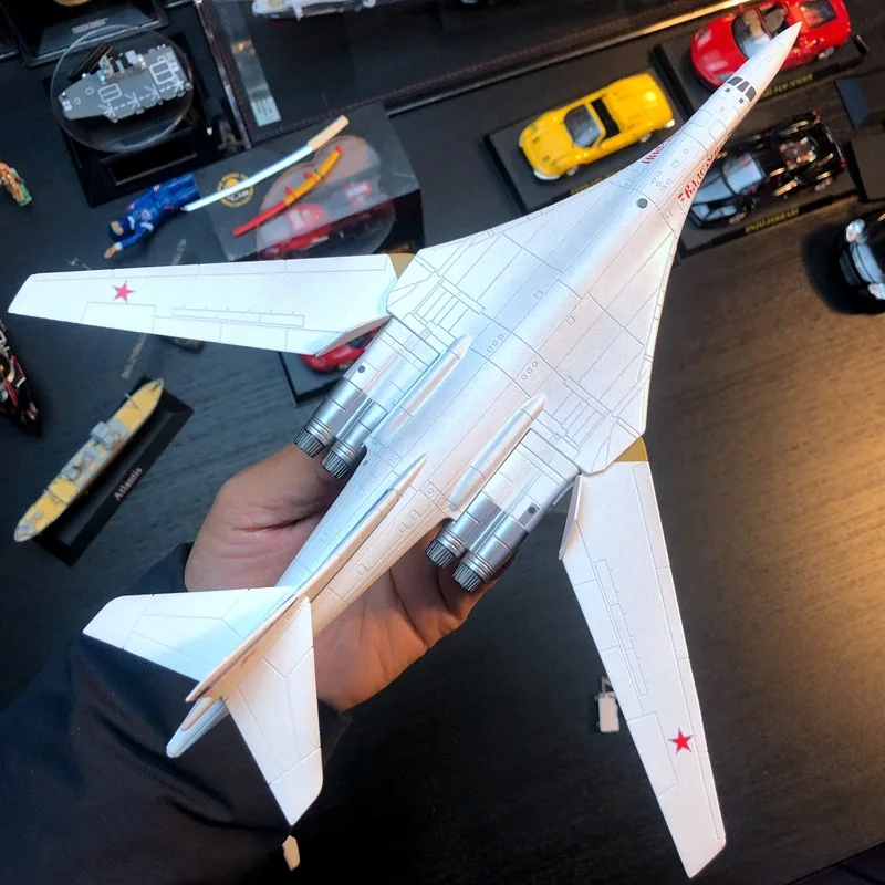 Plane Model Toy 1：200 Scale Russia Air Force Tupolev TU-160 Diecast Alloy Metal Replica Aircraft Model Toy For Collection Gift
