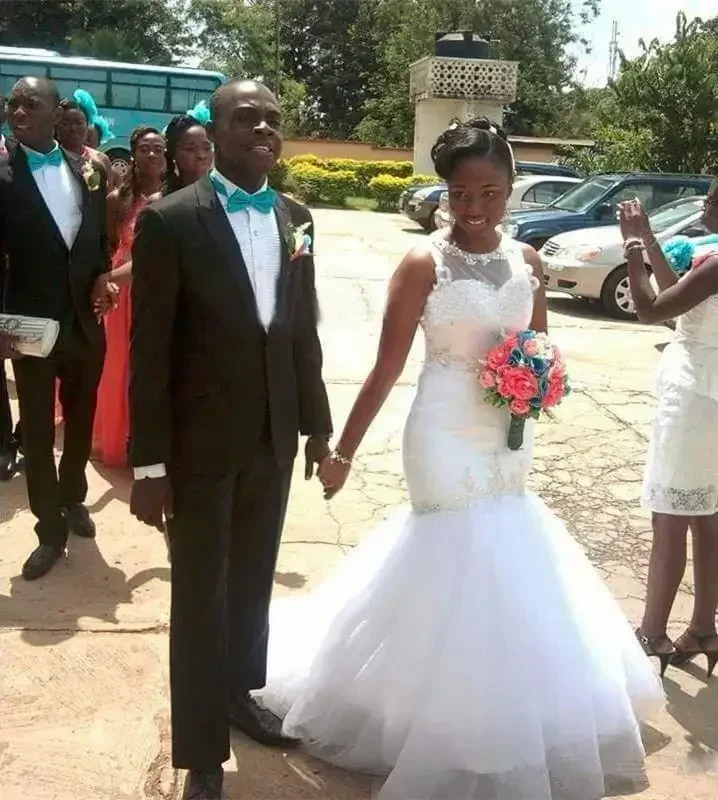 Impresionantes vestidos De novia De sirena personalizados, botones De cristal en la espalda, apliques De cuentas, bata De boda, trompeta, vestidos De novia De tul Afri