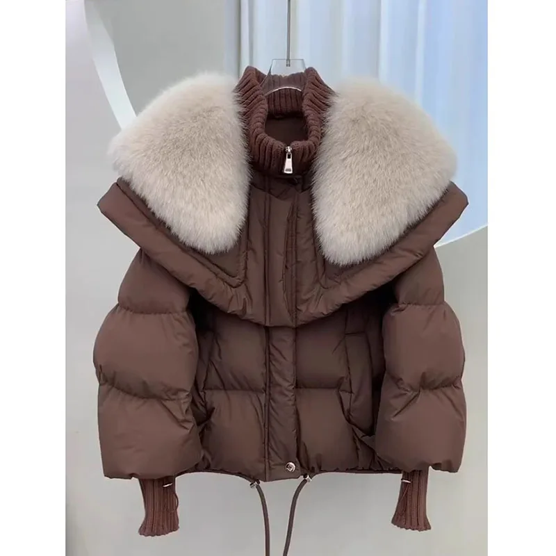 Kurtka zimowa damska z kołnierzem z futra, ocieplana puchem, idealna do dojazdów do pracy, wiatroodporna, z włókna poliestrowego, biała, z wypełnieniem z puchu.