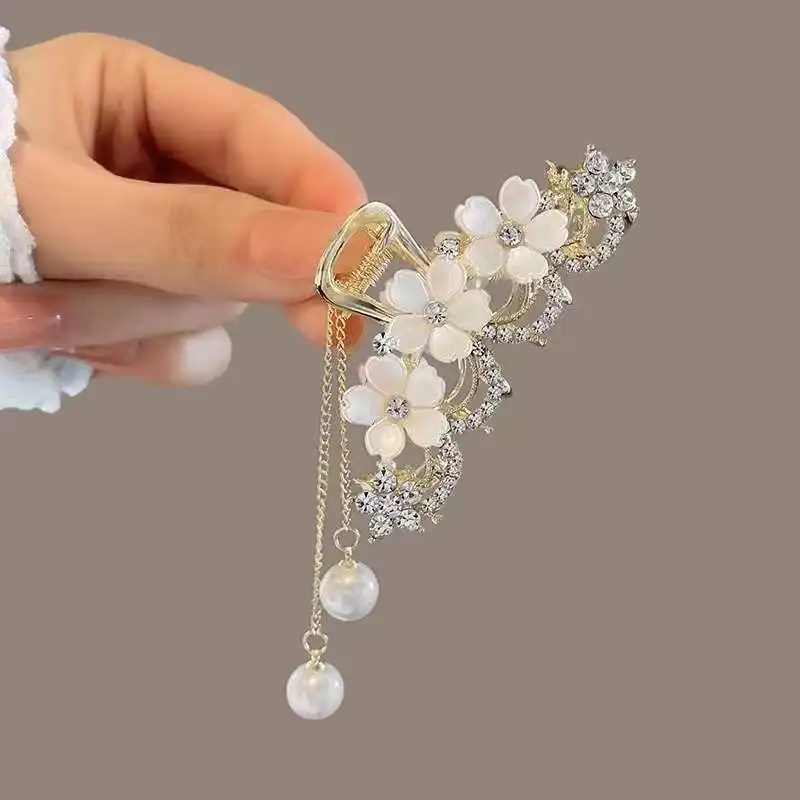 1 Pcs Fashion Exquisite Water Diamond Camellia Flower Pearl Tassel Hair Claws For Women Girls Party Hair Accessories