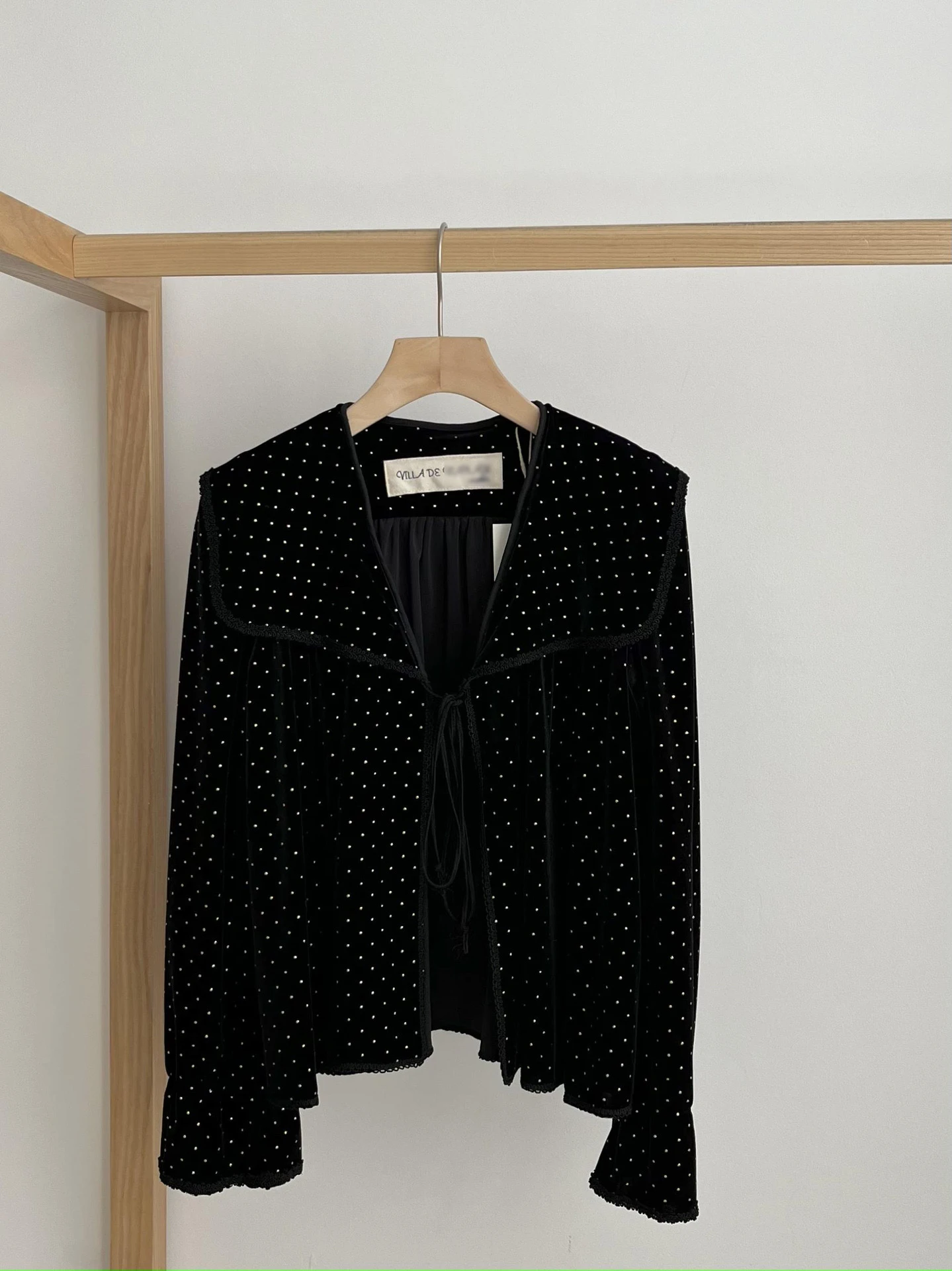 

Ele Velvet irt с галстуком French Sle Свободный крой Bubble Sve Полиэстер Смесь Длинный кукольный воротник Све с застежкой на пуговицы