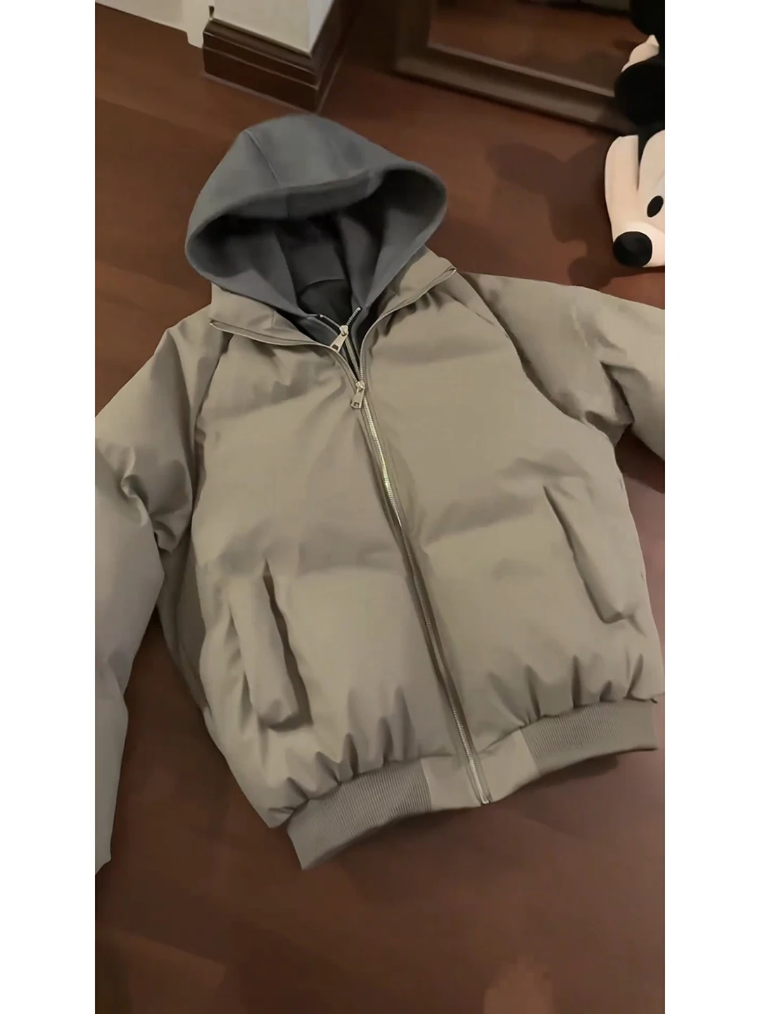 

Retro American PU Leather Short Cotton Jacket Men's Winter Loose Thick Warm Coat Stand Collar Hooded Casual Style Zipper Closure