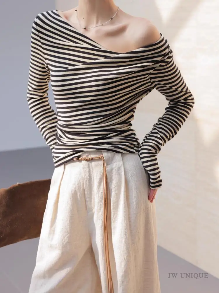 

Женская футболка в корейском стиле, пикантная девушка с открытыми плечами, нерегулярная полосатая отделка с длинными рукавами, классический осенний модный топ в стиле ретро