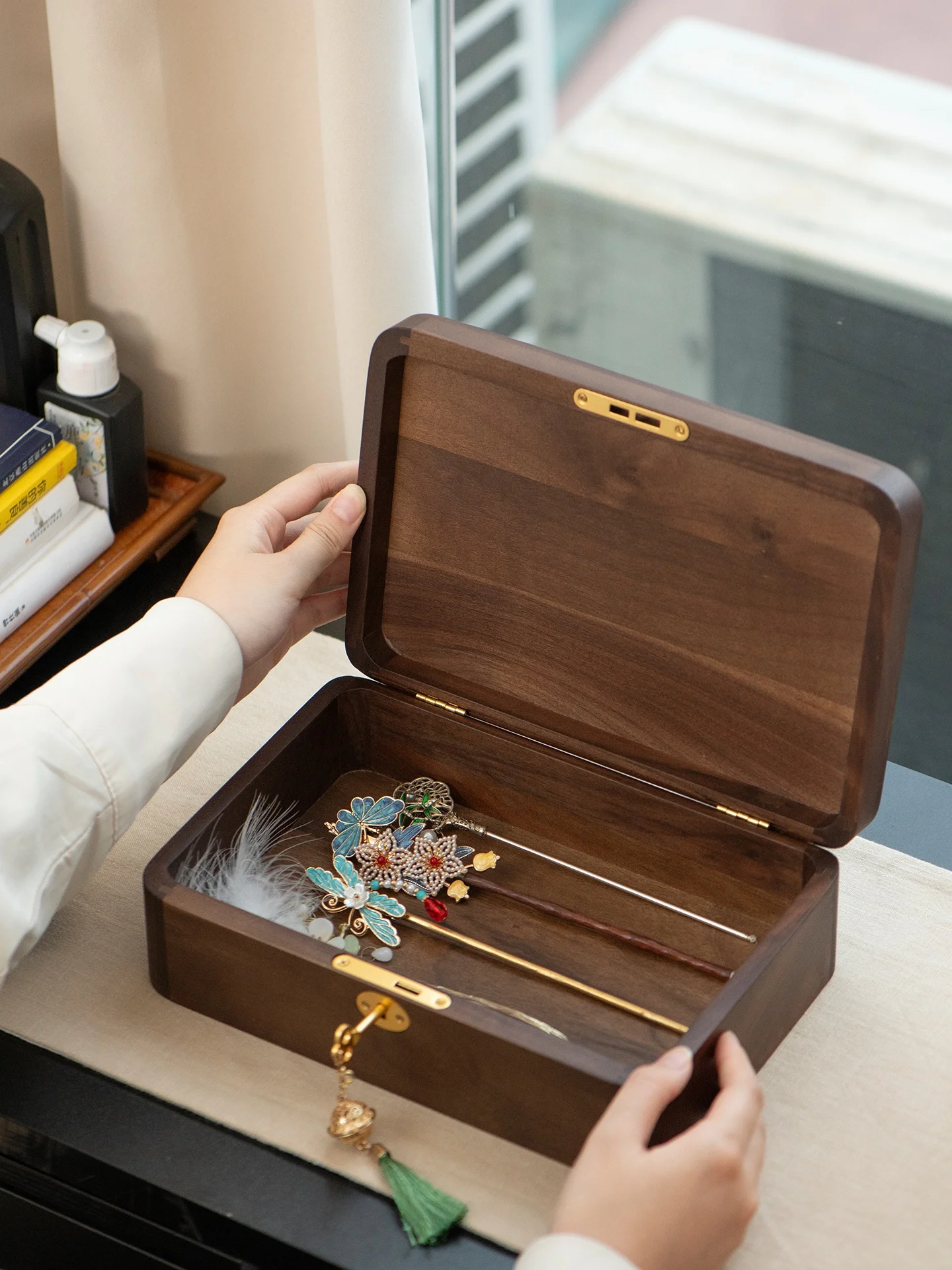 scatola-portagioie-grande-in-legno-di-noce-nero-anti-ossidazione-contenitore-salvaspazio-elegante-e-semplice-stile-corte