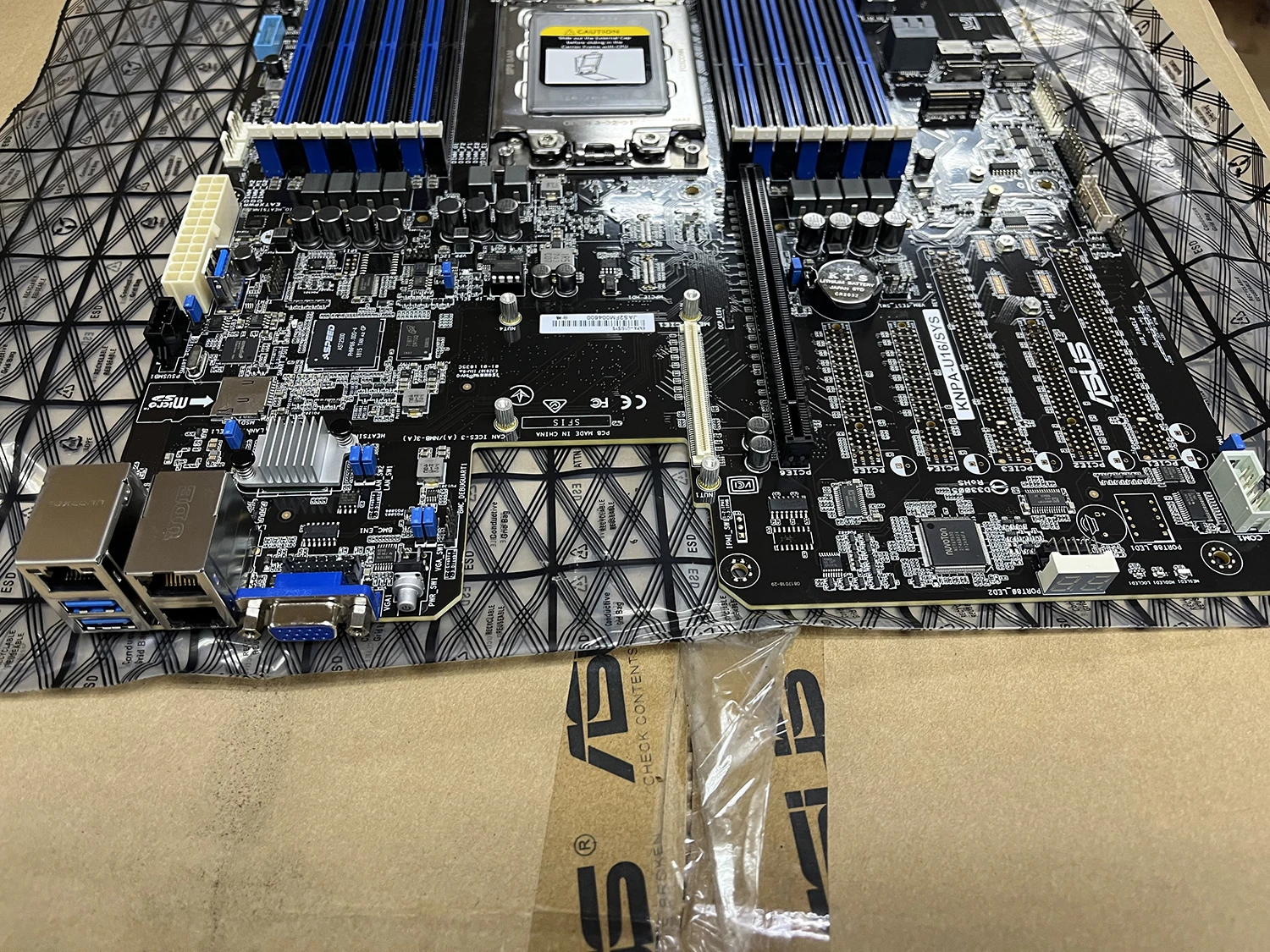 ASUS Workingstation Motherboard KNPA-U16/SYS Supports 16x DDR4 Socket SP3 LGA 4094 Server Mainboard for AMD EPYC 7000 Series