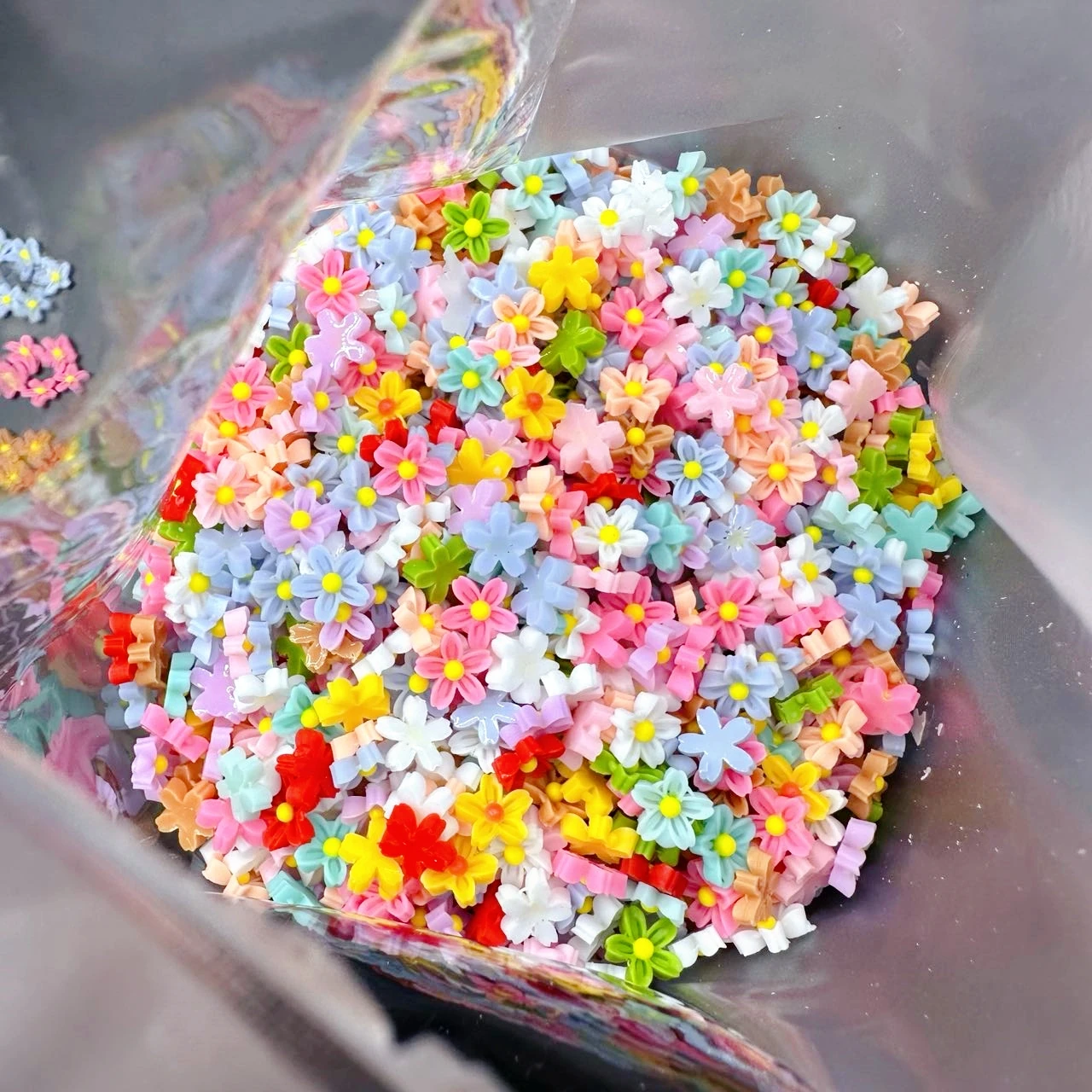 50Pcs 8mm Mini Flower Nail Art Charms 3D Mix Colors Floral Resin Rhinestones Nail Manicure Nail Decorations Supplies Accessories