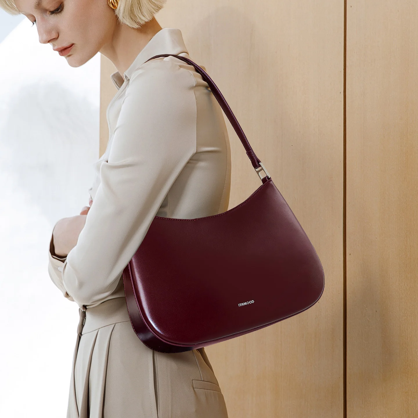 

ITAMOOD Women's Ankola Red Cow Leather Shoulder Bag: Lightweight 0.46kg, Wide Strap, 8.3-inch Tablet Fit, Casual Daily Hobo Bag