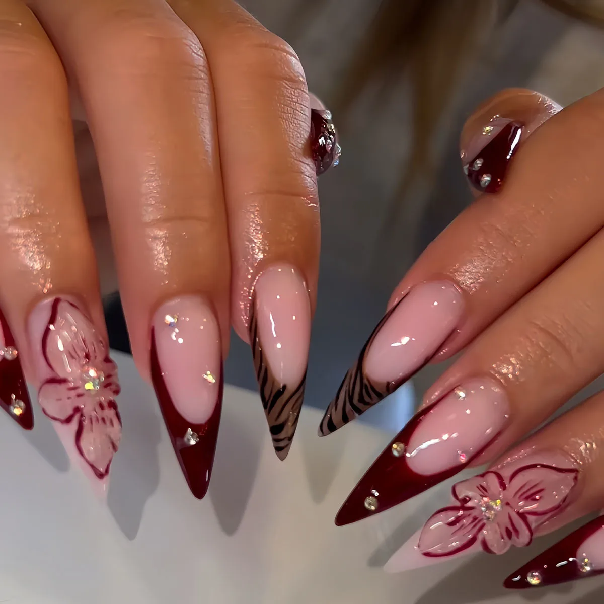 

24PCS Sweet Wine Red French Stiletto False Nails 3D Retro Flowers Leopard Print Patterns Almond Fake Nails for Women Detachable