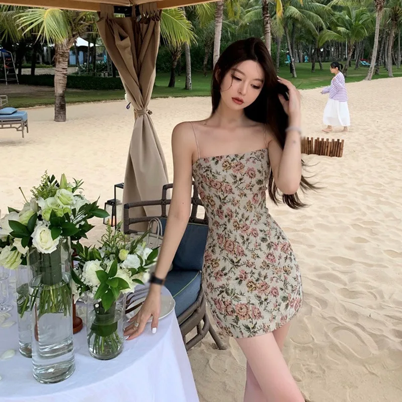 

2024 Summer Party Nightclub Korean Edition Retro Fragmented Flower Slim Fit Elegant Sexy Bra Strap Dress