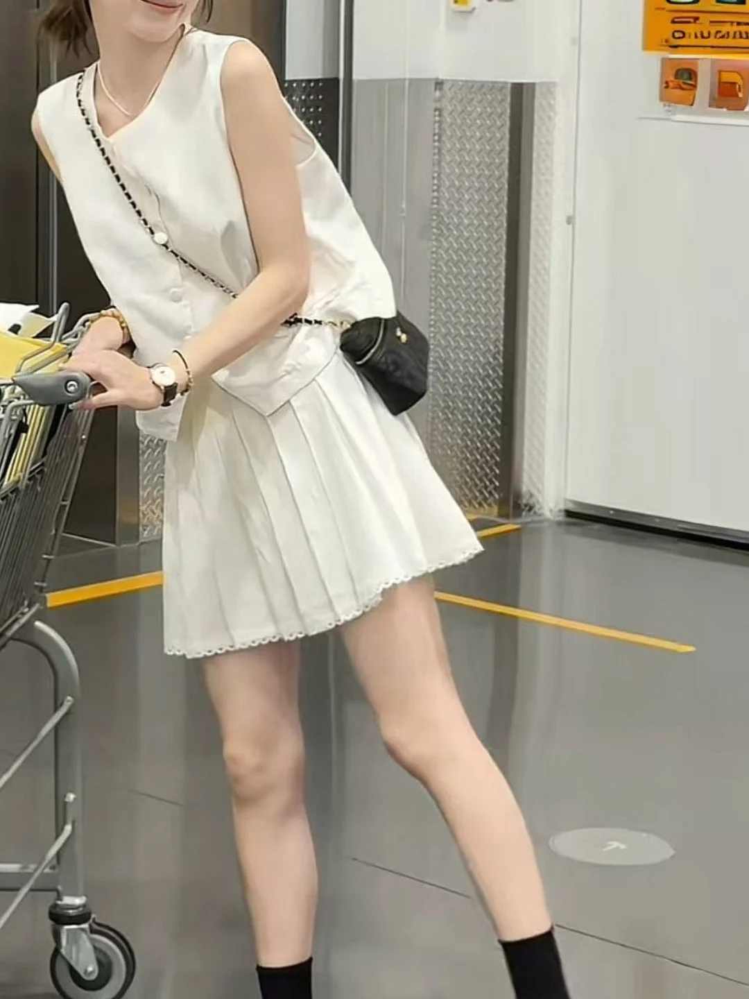 

Корейский модный комплект в стиле «маленький аромат»: женский летний новый поступление, топ без рукавов и плиссированная юбка, комплект из двух предметов с коротким рукавом