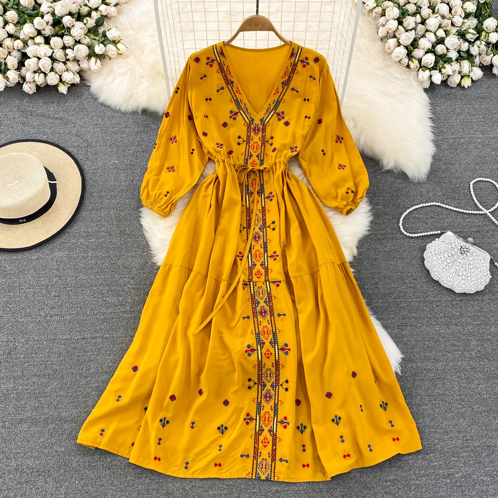 Vestido de playa de estilo étnico bordado amarillo para mujer, vestido largo con cuello en V, vestido de verano bohemio Vintage para vacaciones