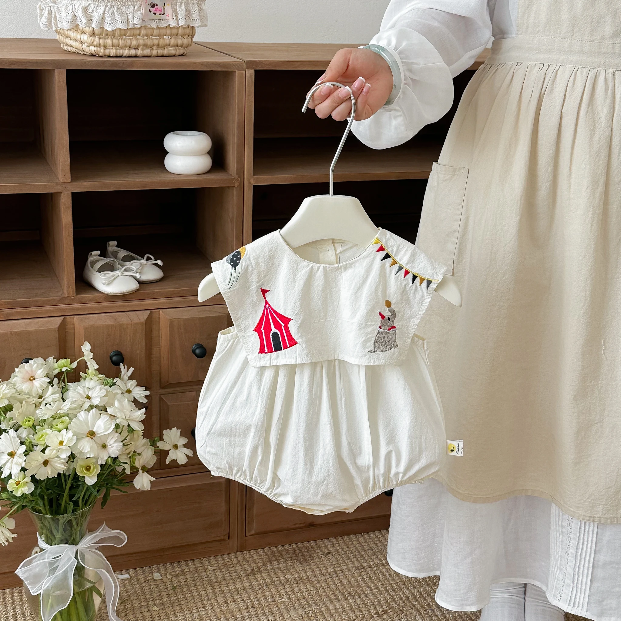 Neu eingetroffen: Baby-Wickelkleid für Mädchen, ärmelloser Sommer-Strampler im koreanischen Stil – Detail 1