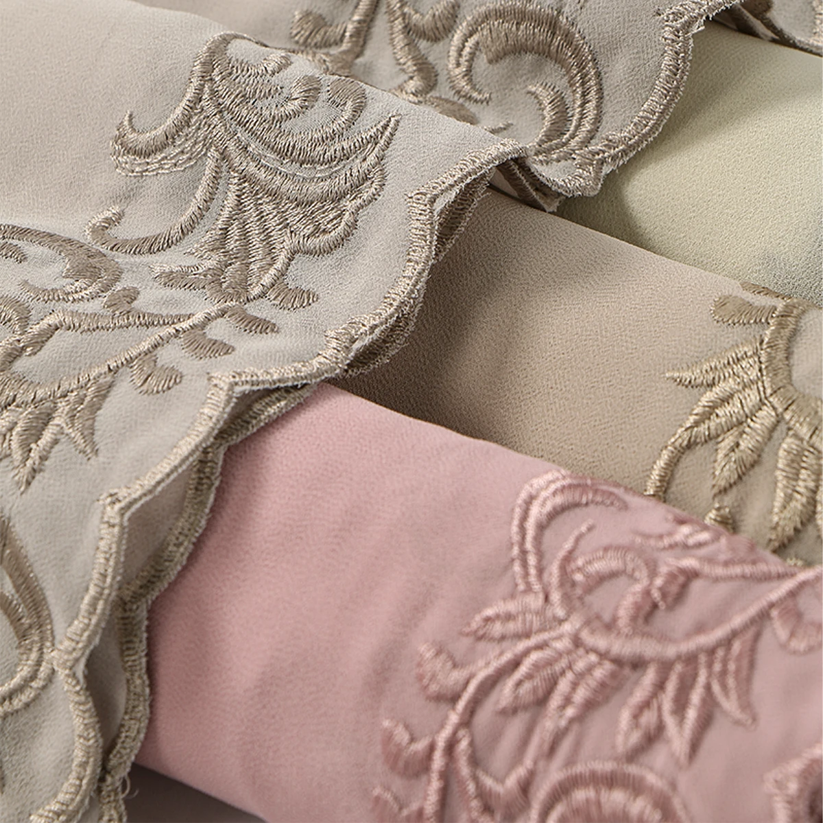 Sciarpa Hijab in chiffon con ricamo floreale per le donne Foulard Hijab musulmano Avvolge morbido Fascia per capelli Scialli per protezione solare estiva Scialli da spiaggia