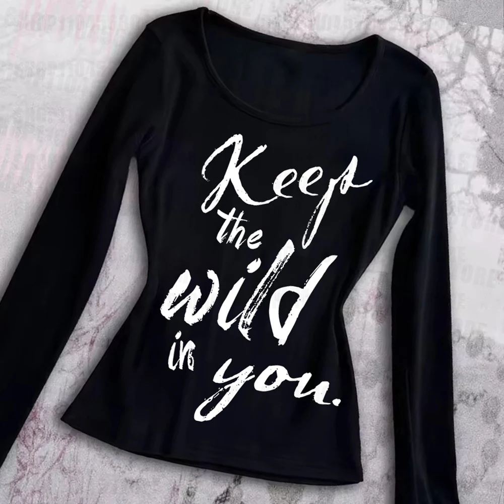 Amerikanisches, minimalistisches, langärmliges Damen-T-Shirt im Alltagsstil mit Buchstabendruck für Herbst und Winter mit schmaler Passform und Rundhalsausschnitt