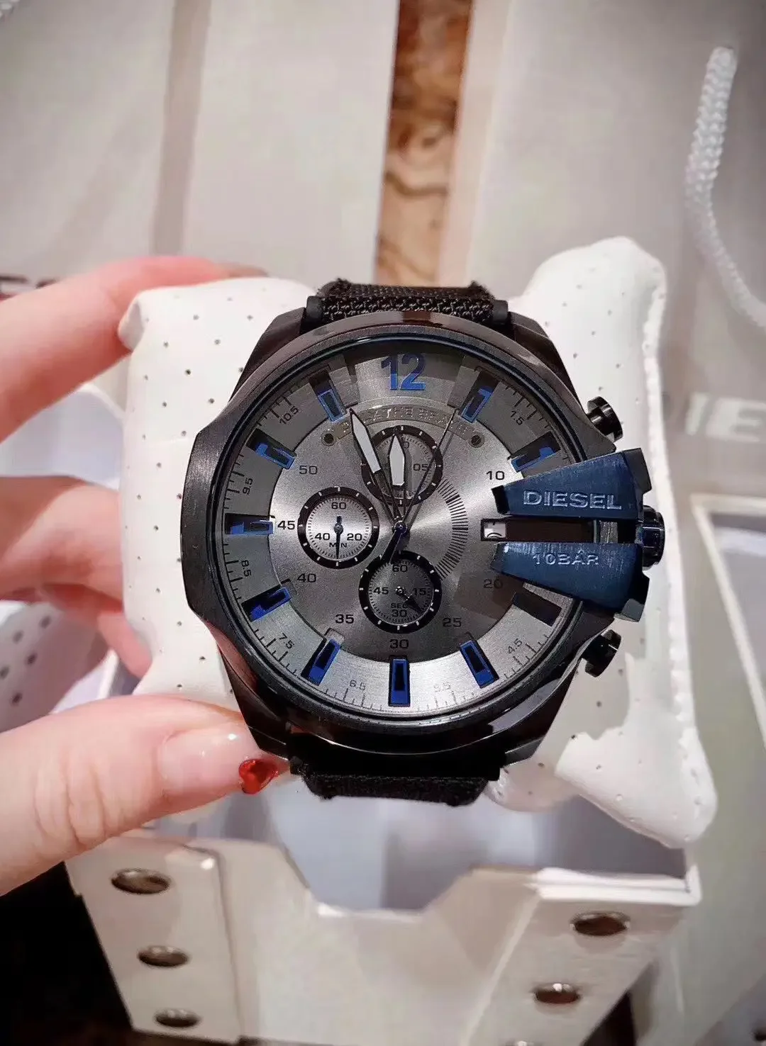 Authentic European and American fashion men's and women's large dial quartz movement sports couple watch trend