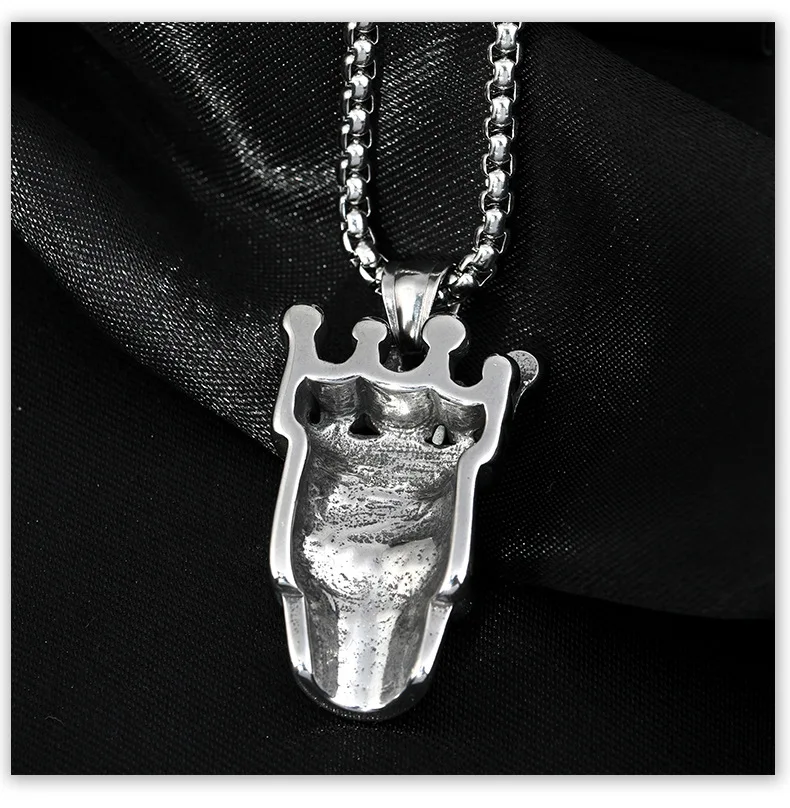 Una nuovissima collana King Skull Man di tendenza della moda retrò, un pendente hip-hop personale in stile punk