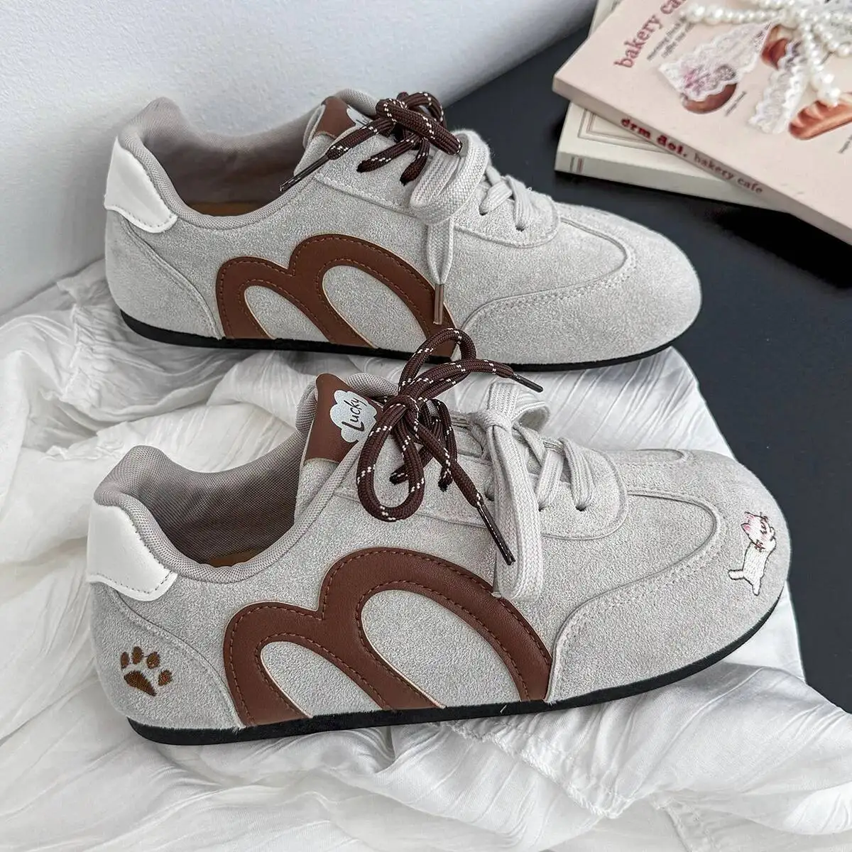 Sports Shoes 2025 New Women's Ins Casual Sneakers Shoes Soft Soled Non Tiring Thin Soled Cute Embroidered Versatile Shoes
