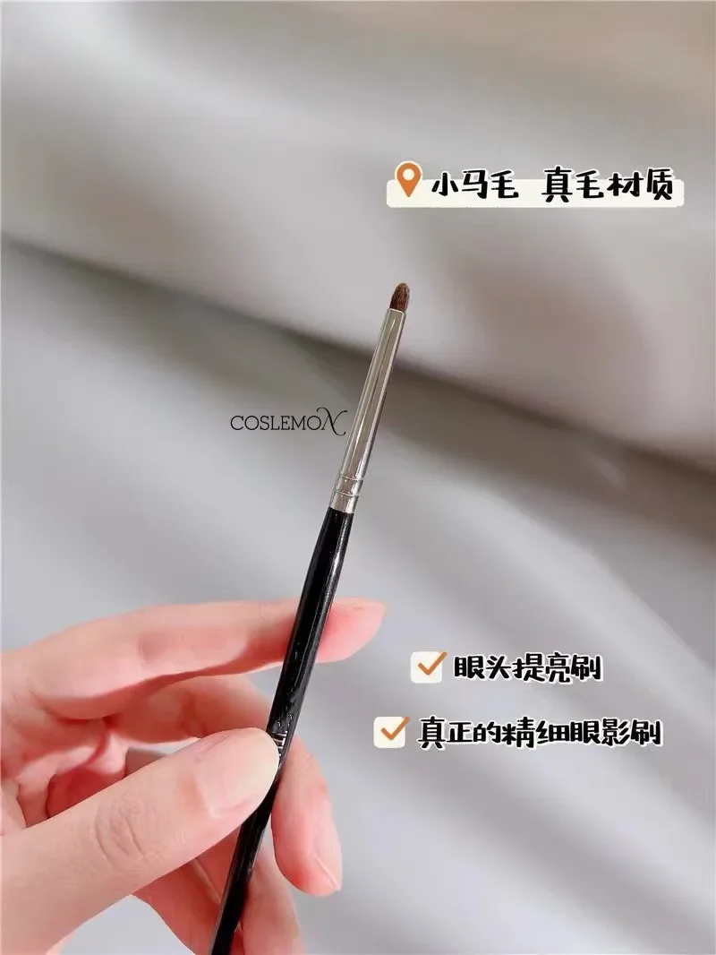 Szczegóły Mały pędzel do makijażu cieni do powiek Pony Hair Eyeliner Brush Fine Tapered Smudge Precision Eye Shadow Concealer Brush Cosmetic