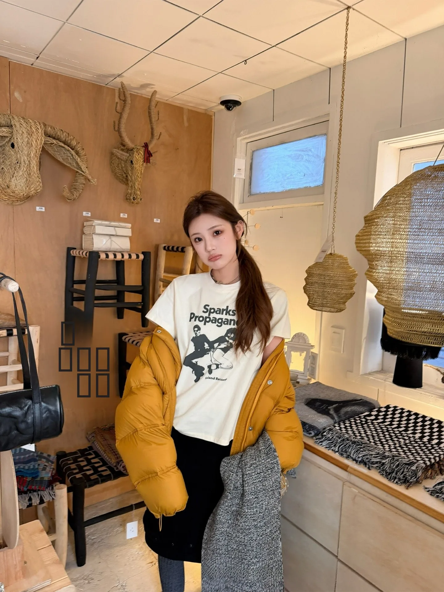 

Aaaaxbbb American Sle Retro Print White T-irt Women's round Ne ort Sve Base Tee Slimming Effect Casual Tee