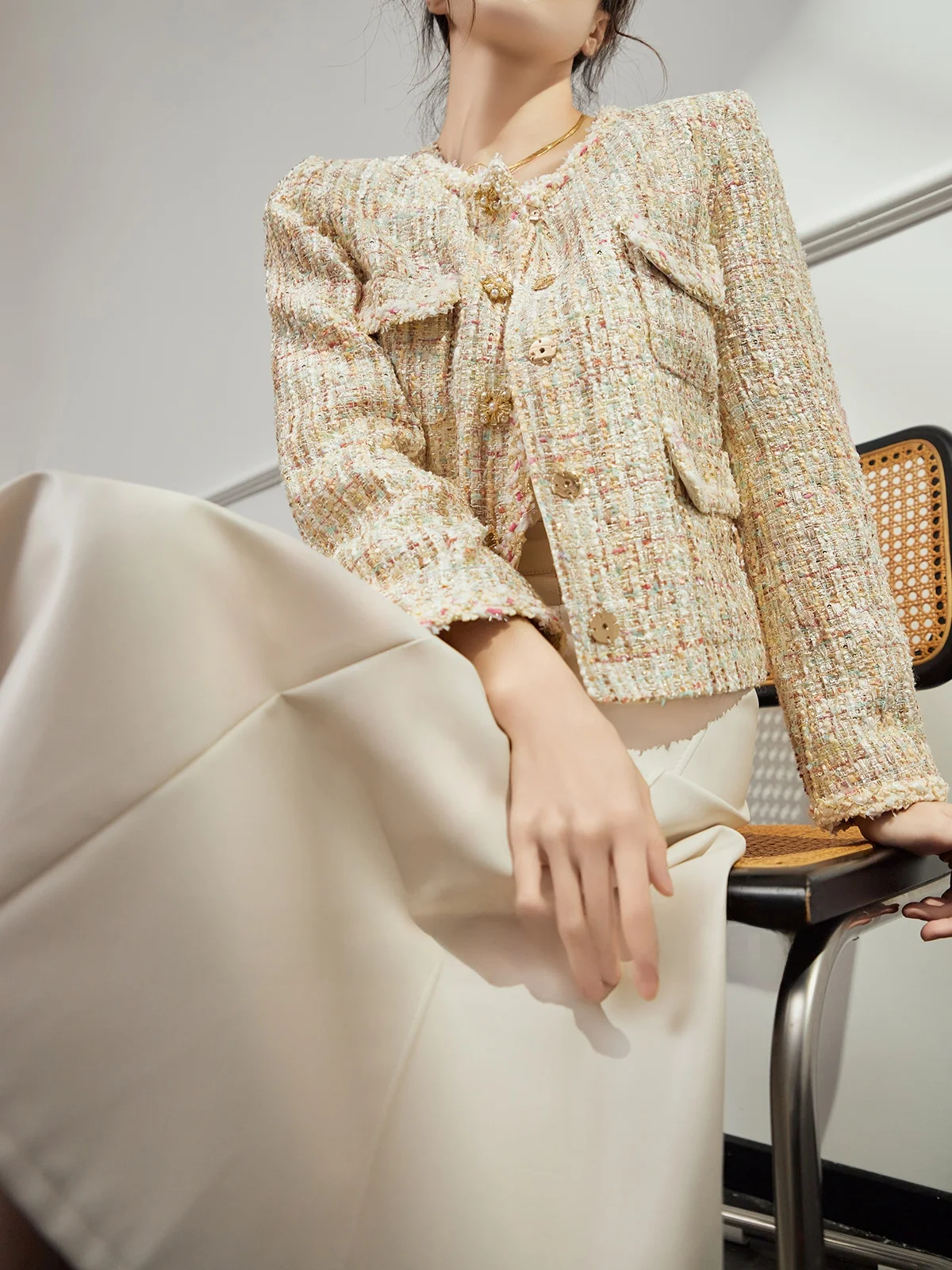   معطف نسائي أنيق للتنقل اليومي من Uncle Chic بلون بيج فاتح وأكمام طويلة، تصميم فاخر جديد لموسم الخريف