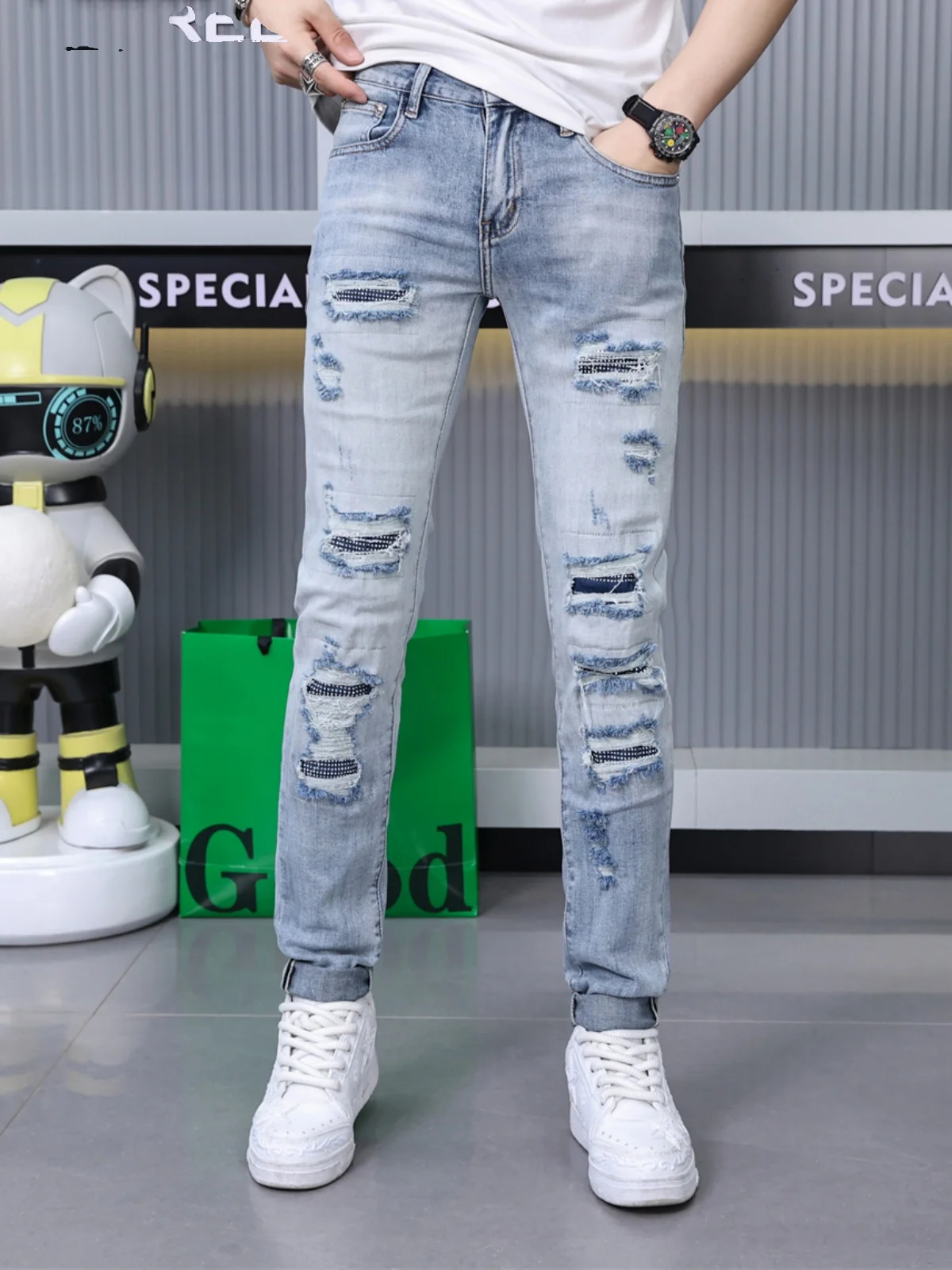 

Мужские джинсы прямого кроя Slim Fit, весна-лето, модные, эластичные, повседневные, длинные брюки с алмазными нашивками и перфорацией, из хлопка стрейч