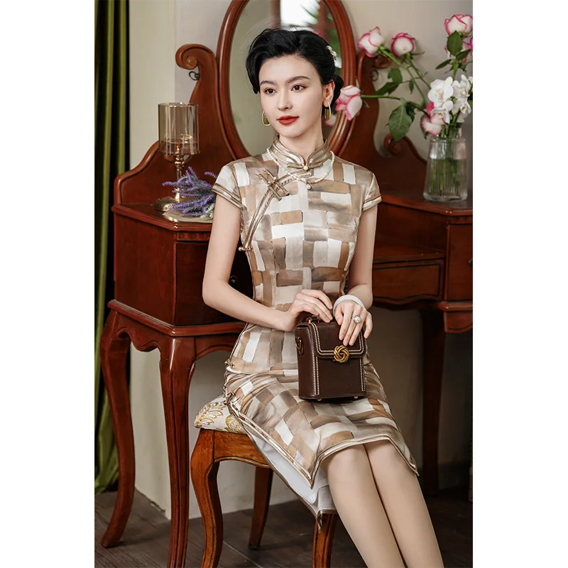 

Improved Silk Chinese Floral Traditional Vintage Modern Cheongsam Qipao High-Grade Plaid Short Retro Temperament Daily