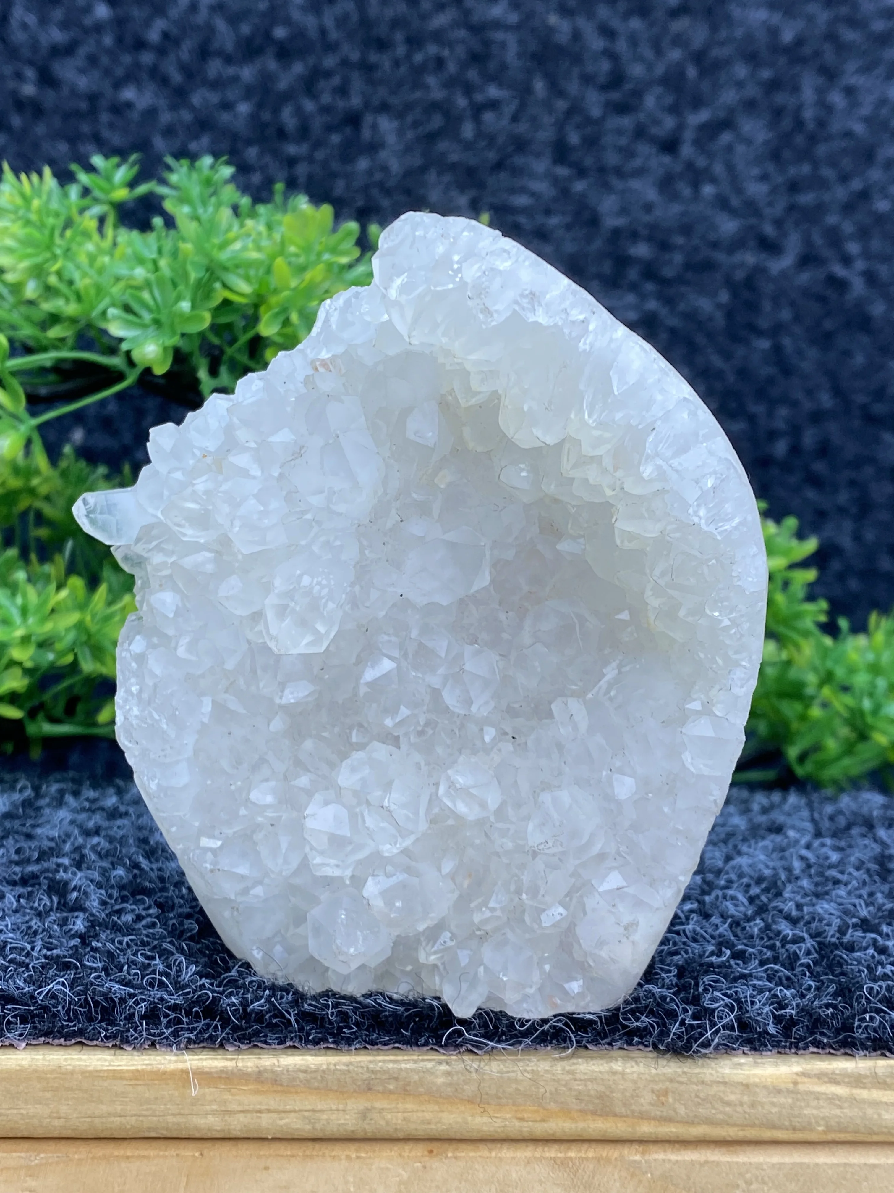 Natural Beautiful White Crystal Geode Specimen Reiki Healing Energy Gemstone Home Decor Holiday Gift