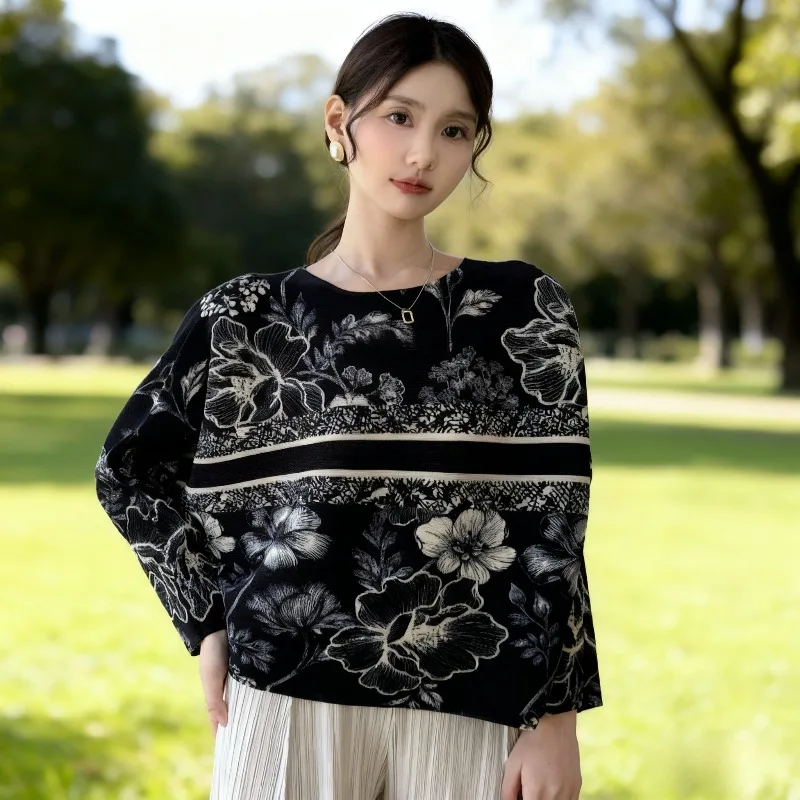 

Miyake 2026 New Pleated Long-sleeved T-shirt Retro Printing Casual Round Neck with Loose Stretch Women's Thin Section Korean