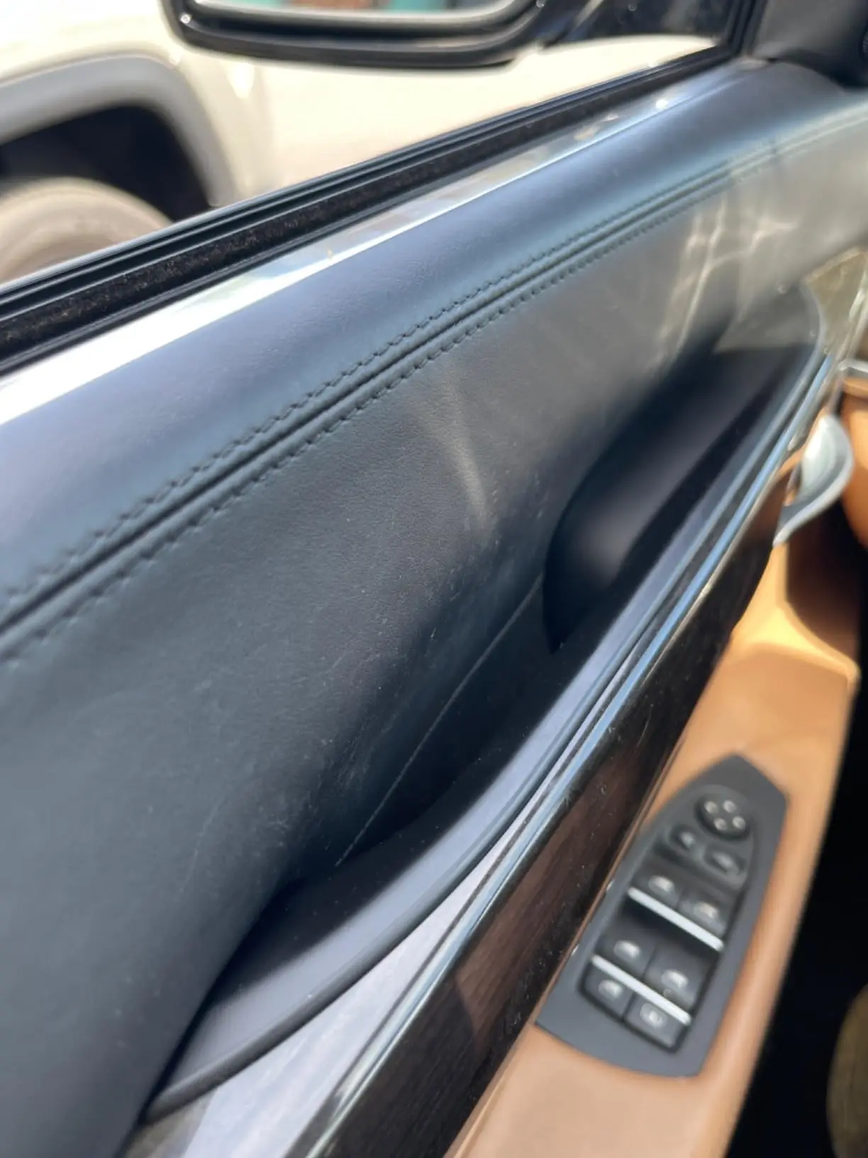 F01 Links/Rechts Schwarzer Carbon-Türgriff Innenverkleidung Einfache Montage für BMW 7er Serie F02 730Ld 740i 740Li 09-15 – Detail 4